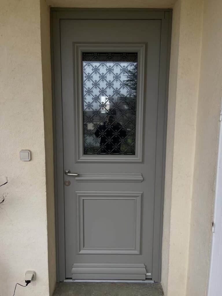 Bonjour 👋Aujourd’hui, petite photo avant-après avec le modèle Manoir de chez MéO ! Un extérieur